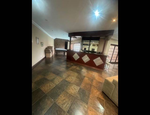 6 BEDROOM HOUSE FOR SALE IN AERORAND